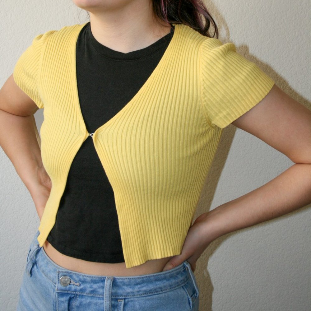 Rue21 Short Yellow Short Sleeve Cardigan Small